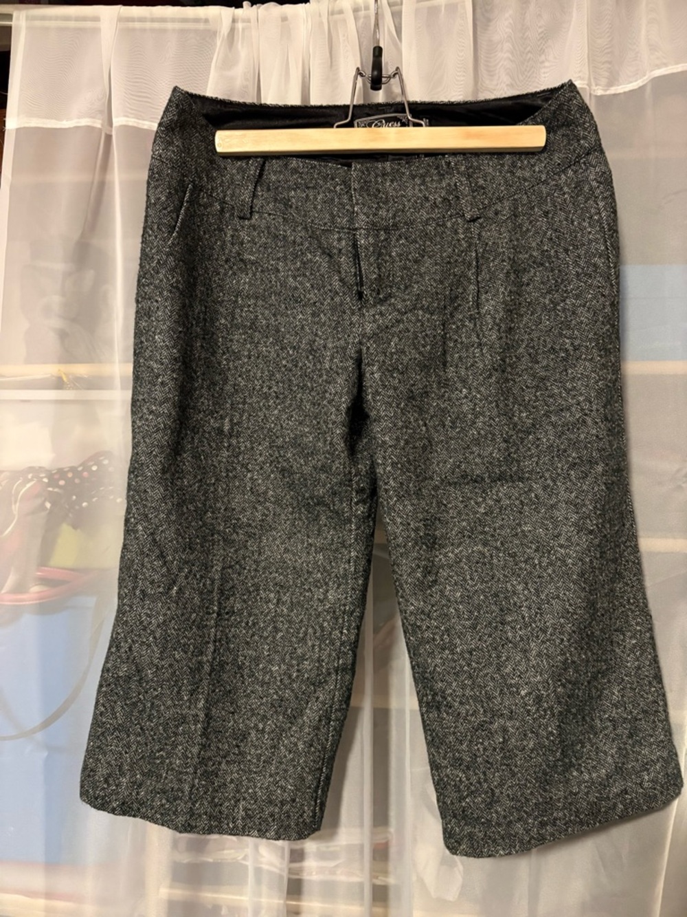 Guess Brand Y2K Capris